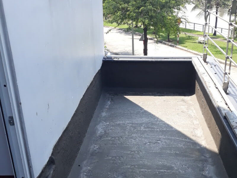 chong tham ban cong 2 - Chống thấm ban công, sê nô, tollet, sân thượng, sàn mái bằng Sika
